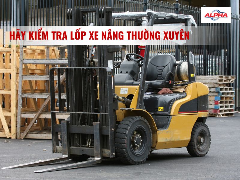 cần bảo dưỡng lốp xe nâng thường xuyên để duy trì tuổi thọ